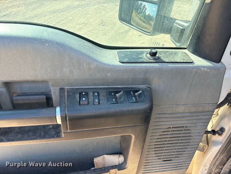 image for item EU0836 2014 Ford F250 Super Duty Crew Cab utility bed pickup truck