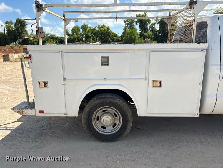 image for item EU0841 2014 Ford F250 Super Duty Crew Cab utility bed pickup truck