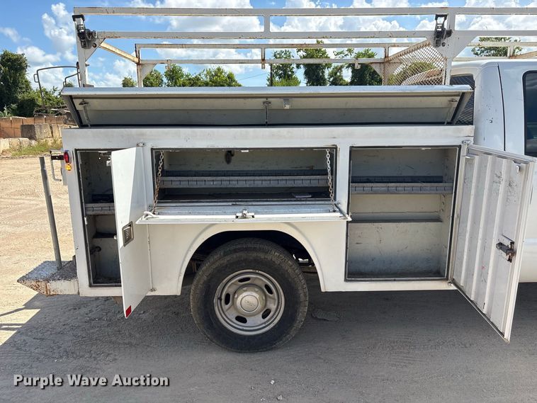 image for item EU0841 2014 Ford F250 Super Duty Crew Cab utility bed pickup truck
