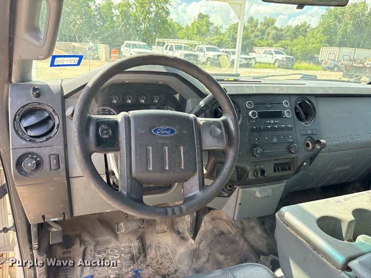 image for item EU0841 2014 Ford F250 Super Duty Crew Cab utility bed pickup truck