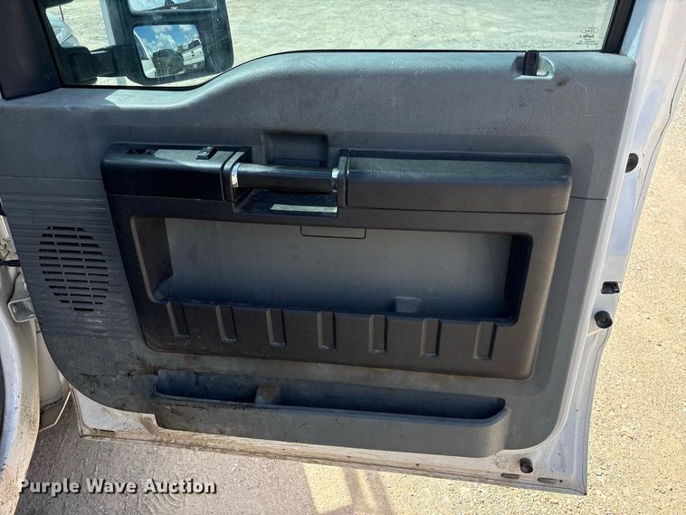 image for item EU0841 2014 Ford F250 Super Duty Crew Cab utility bed pickup truck