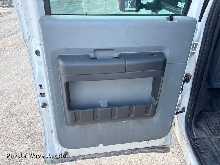 image for item EU0841 2014 Ford F250 Super Duty Crew Cab utility bed pickup truck