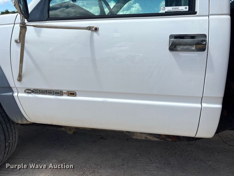 image for item EU0843 1998 Chevrolet C3500 flatbed truck