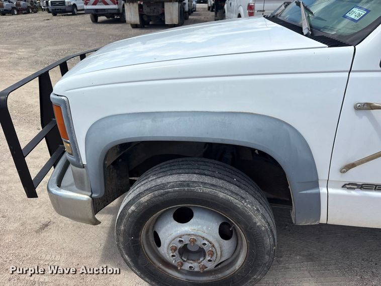 image for item EU0843 1998 Chevrolet C3500 flatbed truck