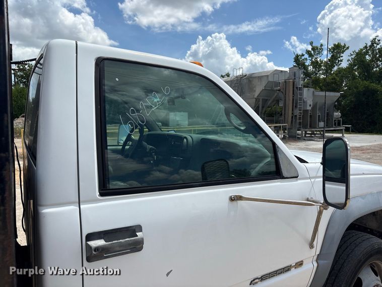 image for item EU0843 1998 Chevrolet C3500 flatbed truck