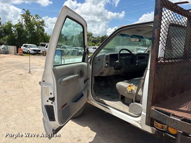 image for item EU0843 1998 Chevrolet C3500 flatbed truck
