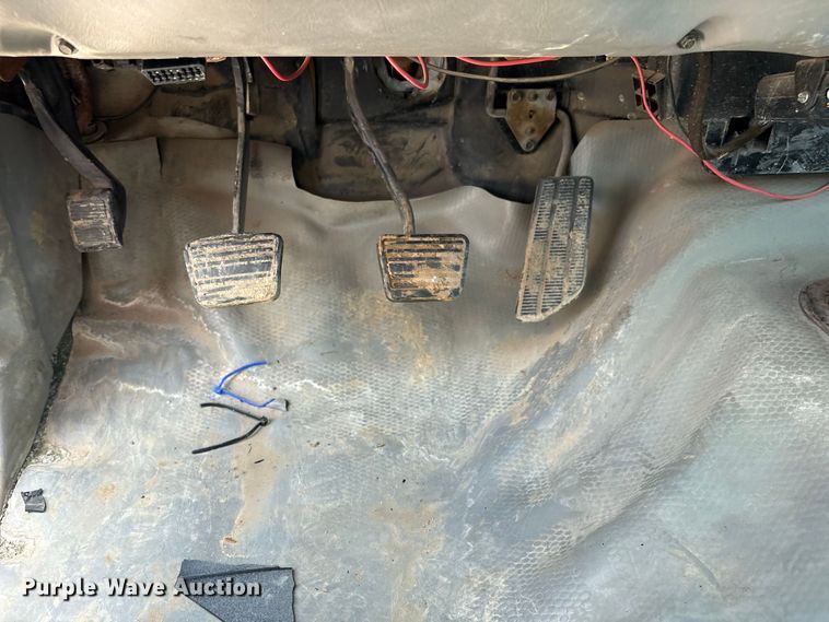 image for item EU0843 1998 Chevrolet C3500 flatbed truck