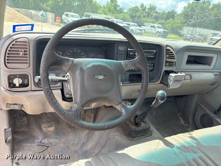 image for item EU0843 1998 Chevrolet C3500 flatbed truck