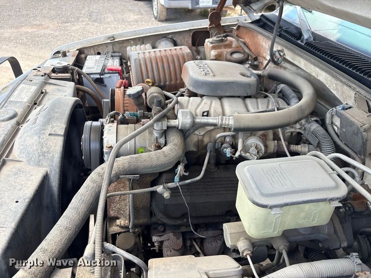 image for item EU0843 1998 Chevrolet C3500 flatbed truck
