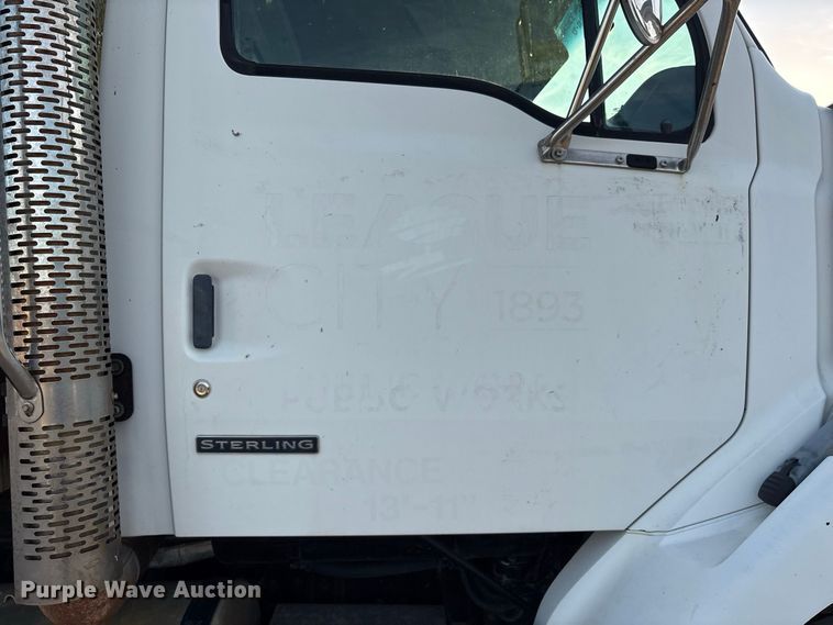 image for item EU0856 2003 Sterling L8500 dump truck