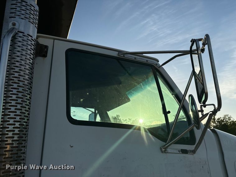 image for item EU0856 2003 Sterling L8500 dump truck