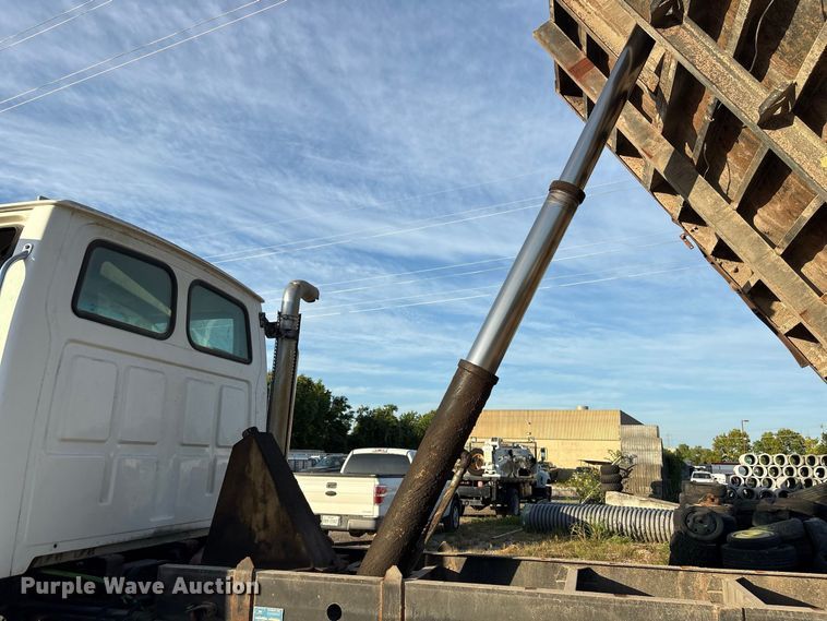 image for item EU0856 2003 Sterling L8500 dump truck