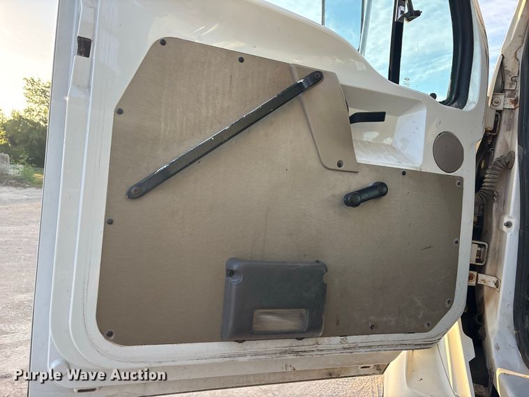image for item EU0856 2003 Sterling L8500 dump truck