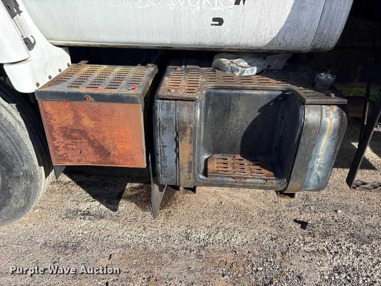image for item EU0857 1999 Chevrolet C7 flatbed truck