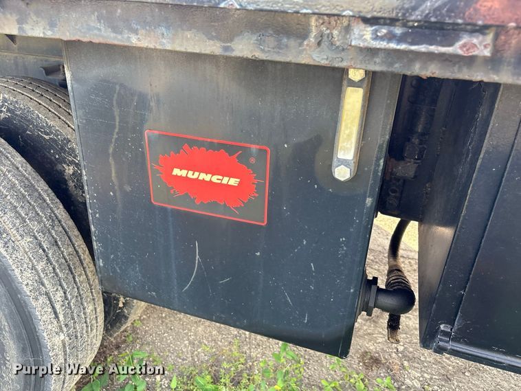 image for item EU0857 1999 Chevrolet C7 flatbed truck