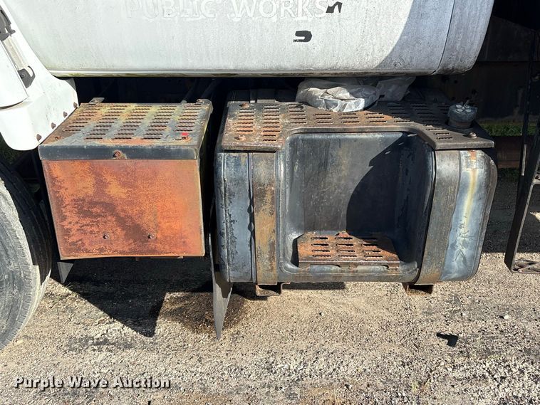 image for item EU0857 1999 Chevrolet C7 flatbed truck