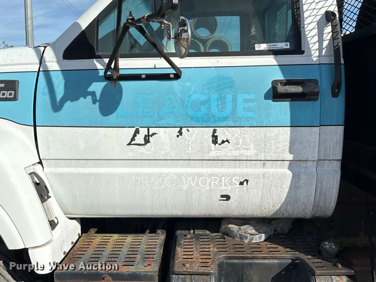 image for item EU0857 1999 Chevrolet C7 flatbed truck
