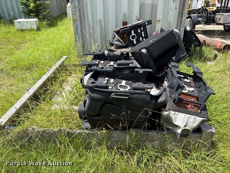 image for item EU0861 (14) pickup truck seats
