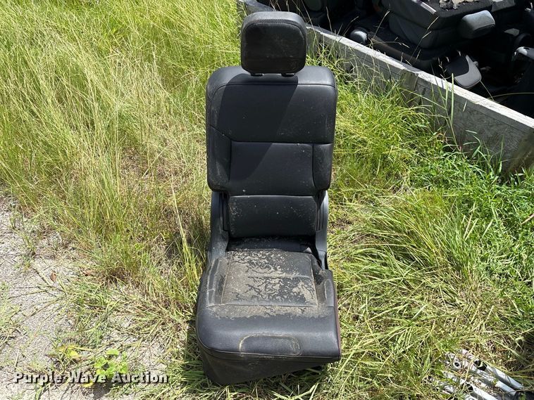 image for item EU0861 (14) pickup truck seats