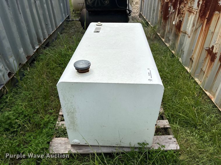 image for item EU0863 Deezee fuel tank