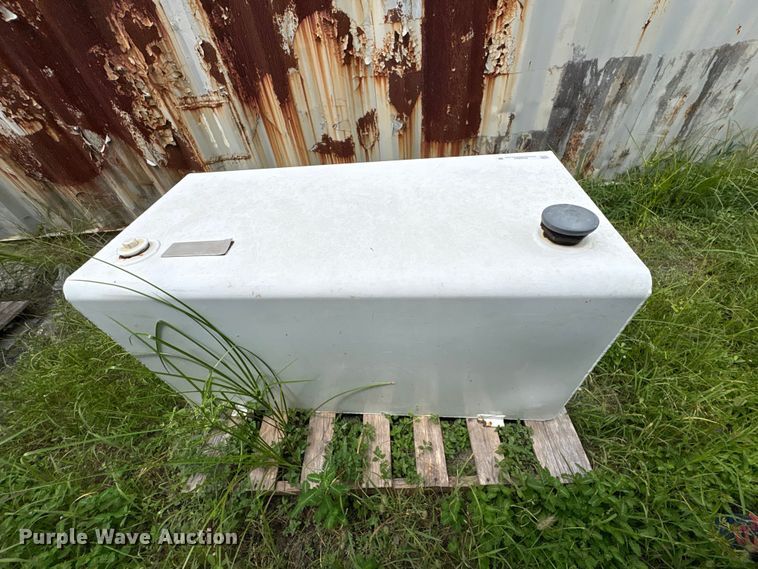 image for item EU0863 Deezee fuel tank