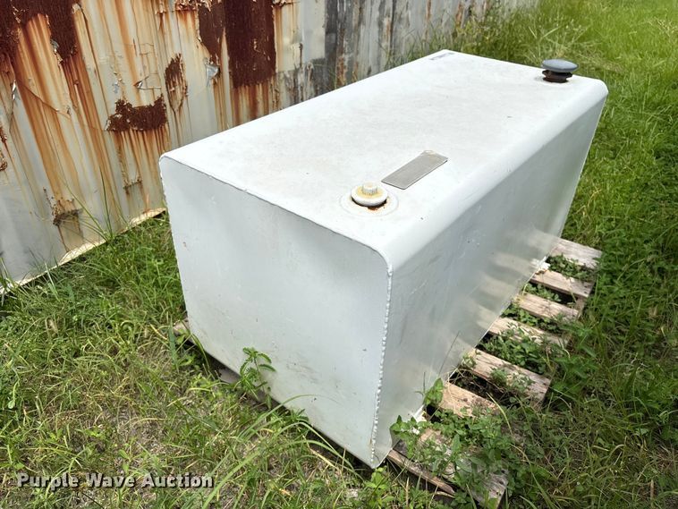 image for item EU0863 Deezee fuel tank