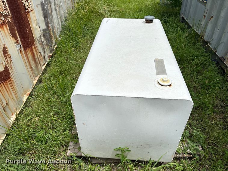 image for item EU0863 Deezee fuel tank