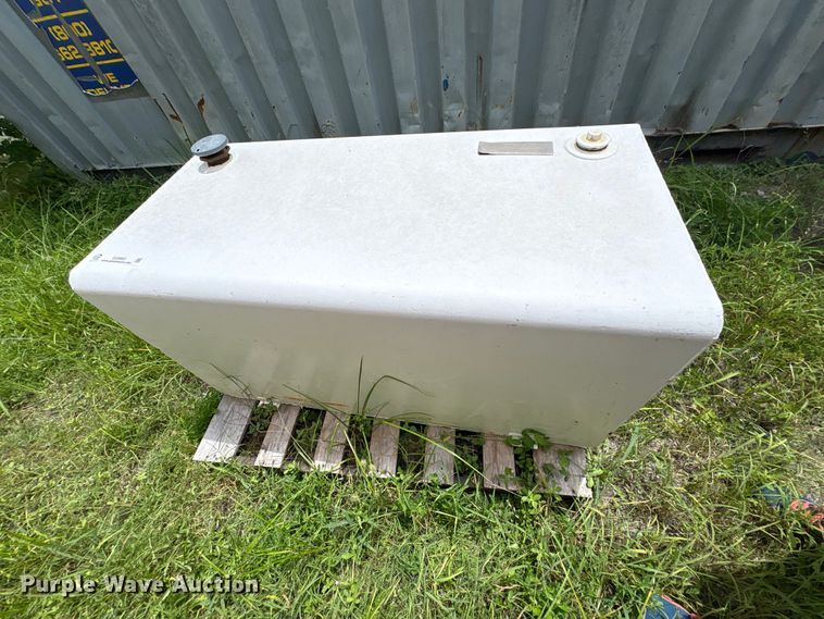 image for item EU0863 Deezee fuel tank