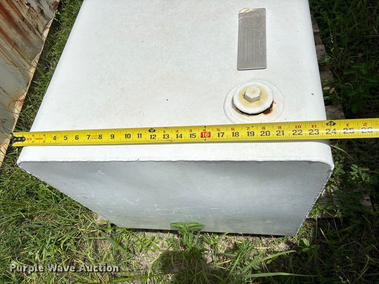 image for item EU0863 Deezee fuel tank