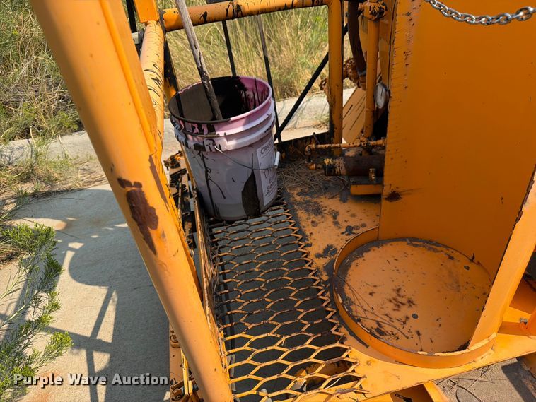 image for item EW2171 2015 Diamond Bilt crack sealer