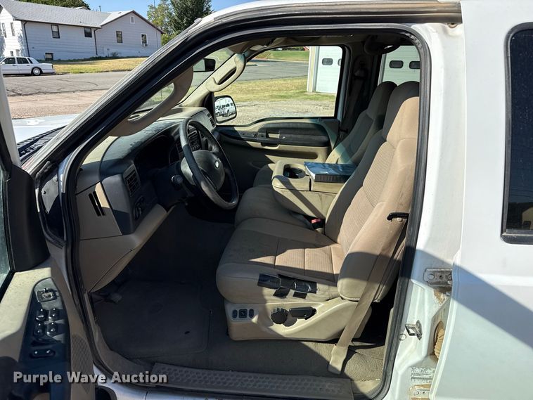 image for item EW4321 2005 Ford Excursion SUV