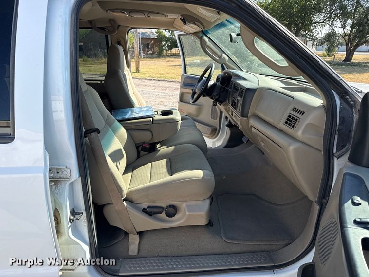 image for item EW4321 2005 Ford Excursion SUV