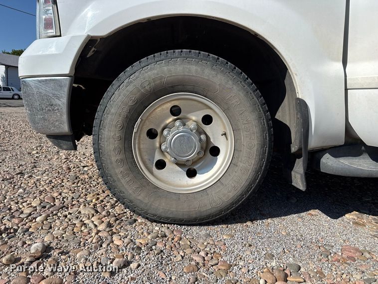 image for item EW4321 2005 Ford Excursion SUV