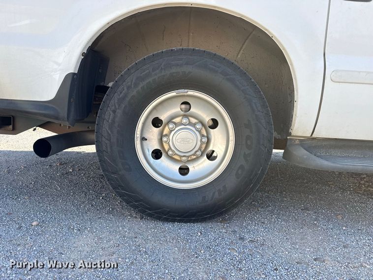 image for item EW4321 2005 Ford Excursion SUV
