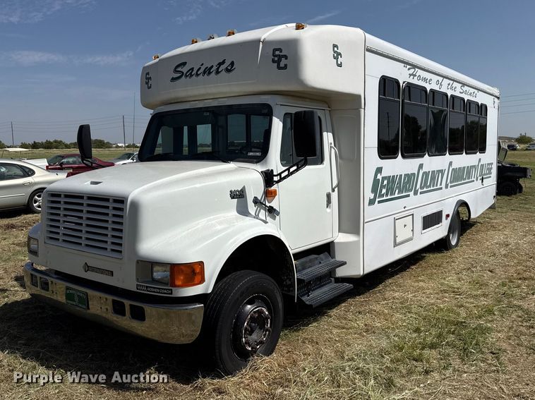 image for item EW4330 2002 International 3400 transit bus