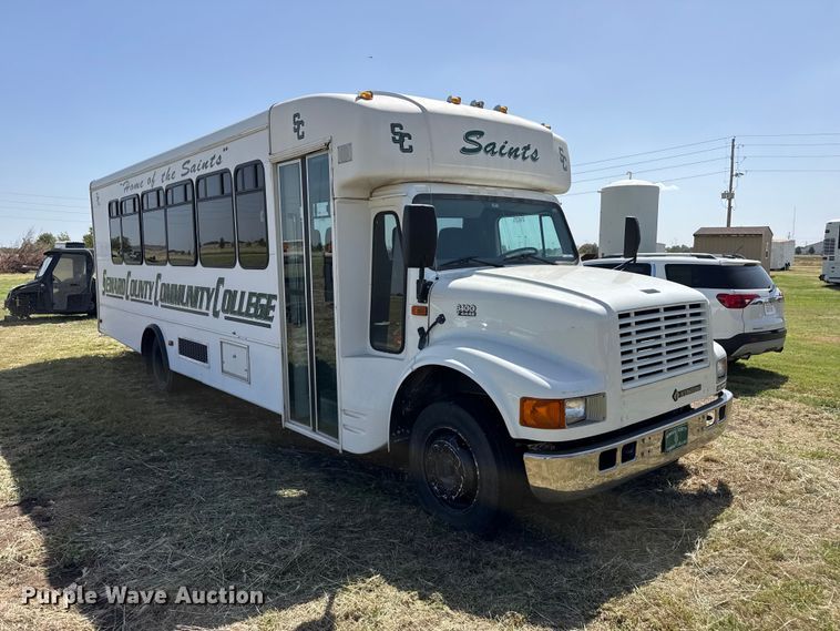 image for item EW4330 2002 International 3400 transit bus