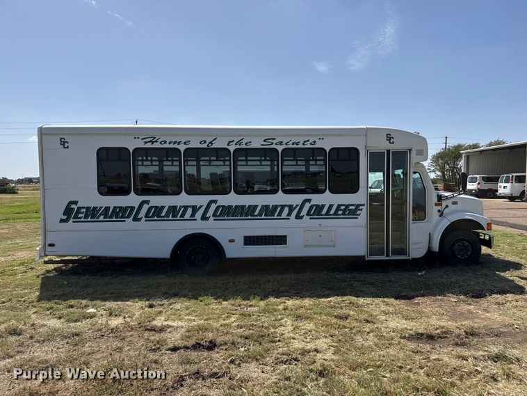 image for item EW4330 2002 International 3400 transit bus