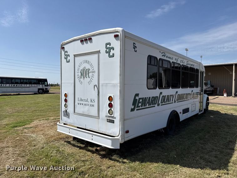 image for item EW4330 2002 International 3400 transit bus