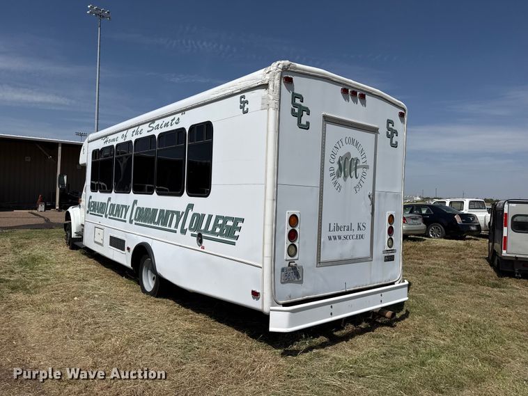 image for item EW4330 2002 International 3400 transit bus