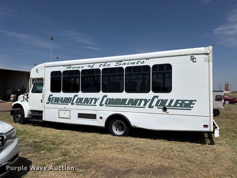 image for item EW4330 2002 International 3400 transit bus