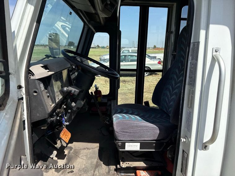 image for item EW4330 2002 International 3400 transit bus