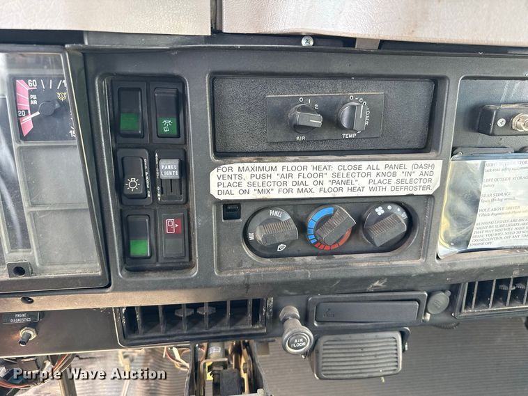 image for item EW4330 2002 International 3400 transit bus