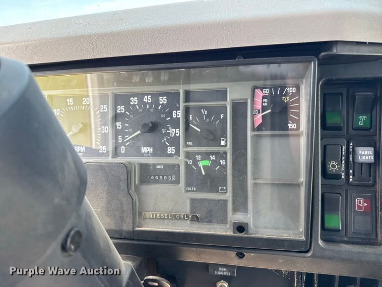 image for item EW4330 2002 International 3400 transit bus