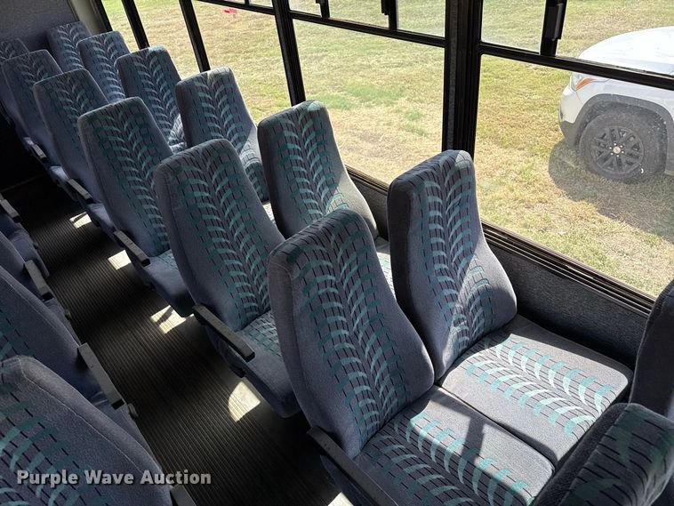 image for item EW4330 2002 International 3400 transit bus