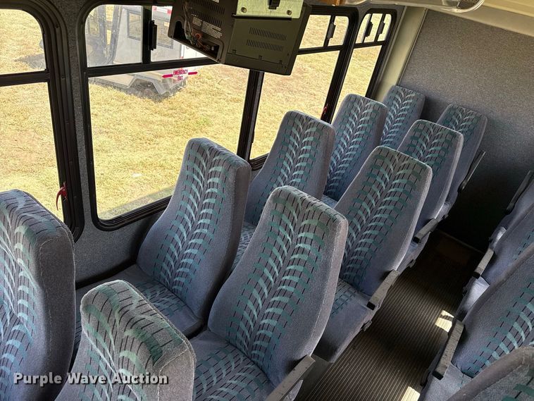 image for item EW4330 2002 International 3400 transit bus