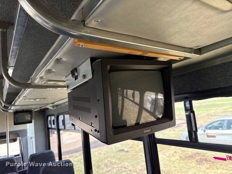 image for item EW4330 2002 International 3400 transit bus