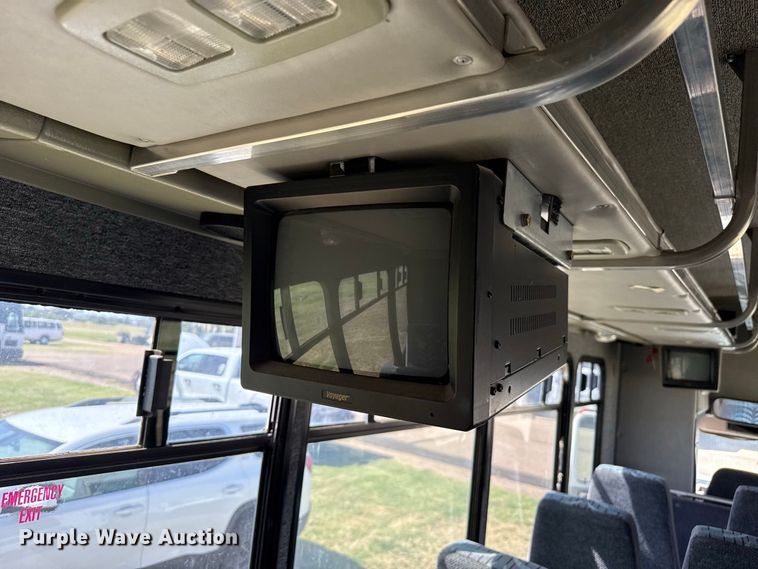 image for item EW4330 2002 International 3400 transit bus