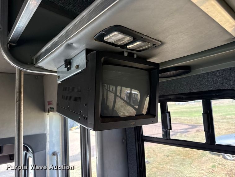 image for item EW4330 2002 International 3400 transit bus