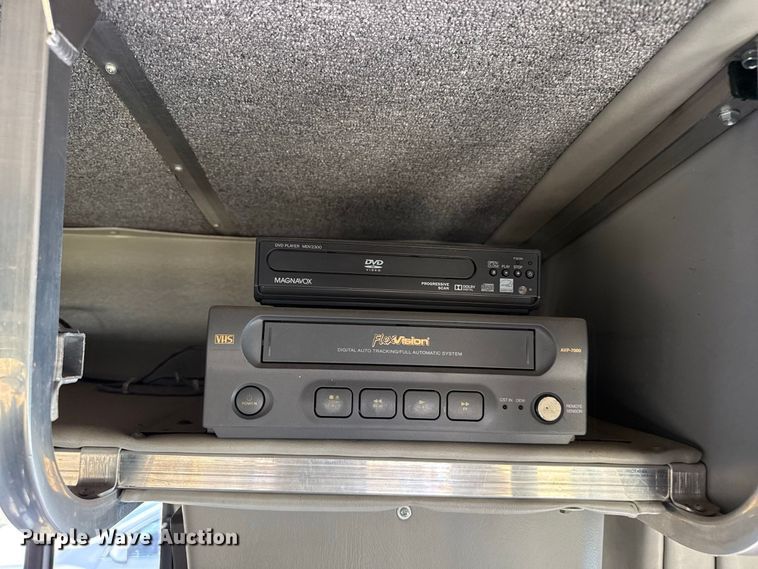 image for item EW4330 2002 International 3400 transit bus