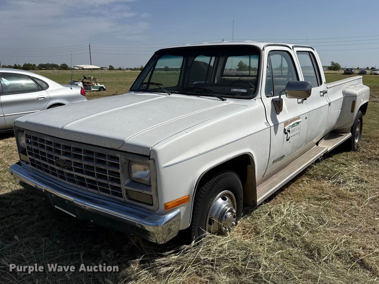 1991 Chevrolet Cheyenne 3500 Crew Cab pickup truck